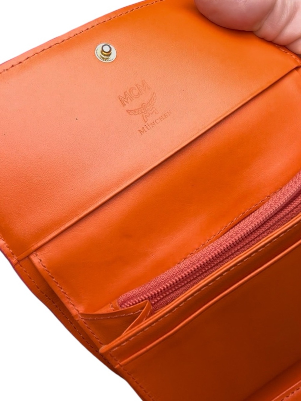 💚 MCM HOT PINK WALLET - Picture 10 of 12